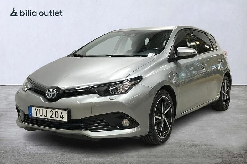 Grå Begagnad 2018 Toyota Auris Hybrid Edition Halvkombi | 164 900 kr (Marknadspris) - Bild 1/3