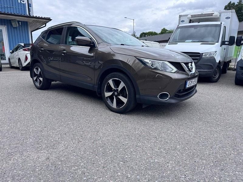 Brun Begagnad 2016 Nissan Qashqai SUV | 144 900 kr (Marknadspris) - Bild 1/4