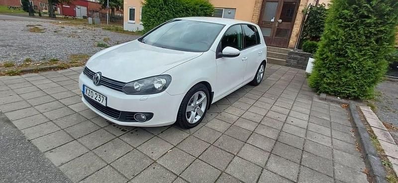 Vit Begagnad 2011 VW Golf VI GT Halvkombi | 64 900 kr (Marknadspris) - Bild 1/4