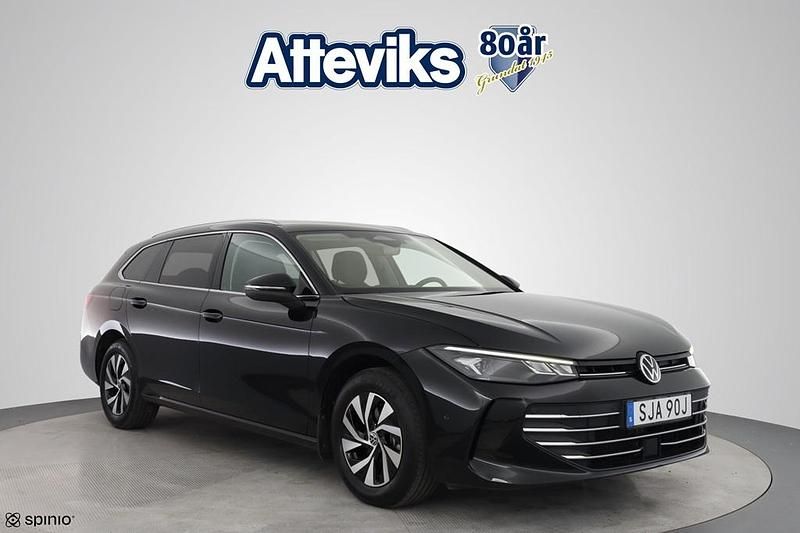 Svart Begagnad 2024 VW Passat Business Kombi | 329 900 kr (Marknadspris) - Bild 1/3