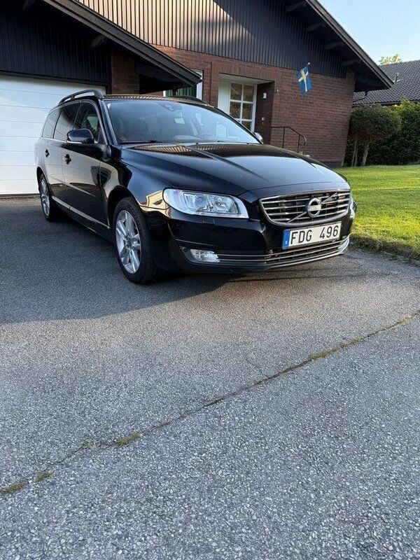 Svart Begagnad 2014 Volvo V70 Momentum Kombi | 165 000 kr (Dyr) - Bild 1/4