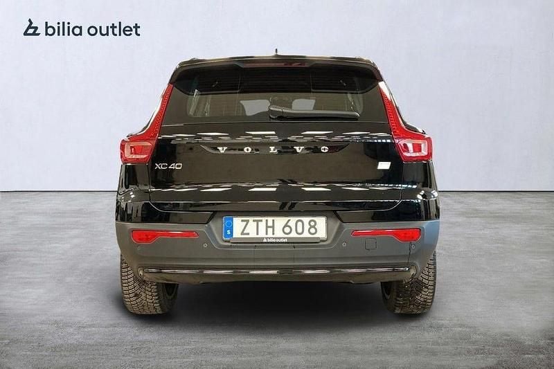 Begagnad Volvo XC40 Core 169 kW (231 HK) 2022 Svart SUV