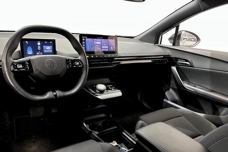 Begagnad MG MG4 EV 125 kW (171 HK) 2023 Vit Halvkombi