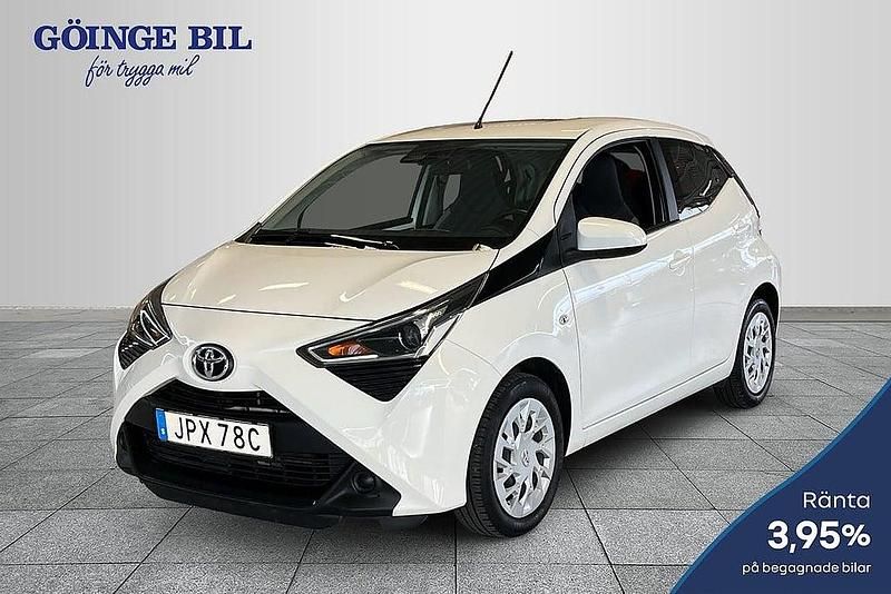 Vit Begagnad 2020 Toyota Aygo Halvkombi | 109 000 kr (Marknadspris) - Bild 1/2