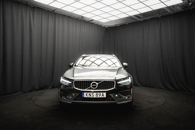 Begagnad Volvo V60 CC 190 HK (139 kW) 2020 Grå Kombi