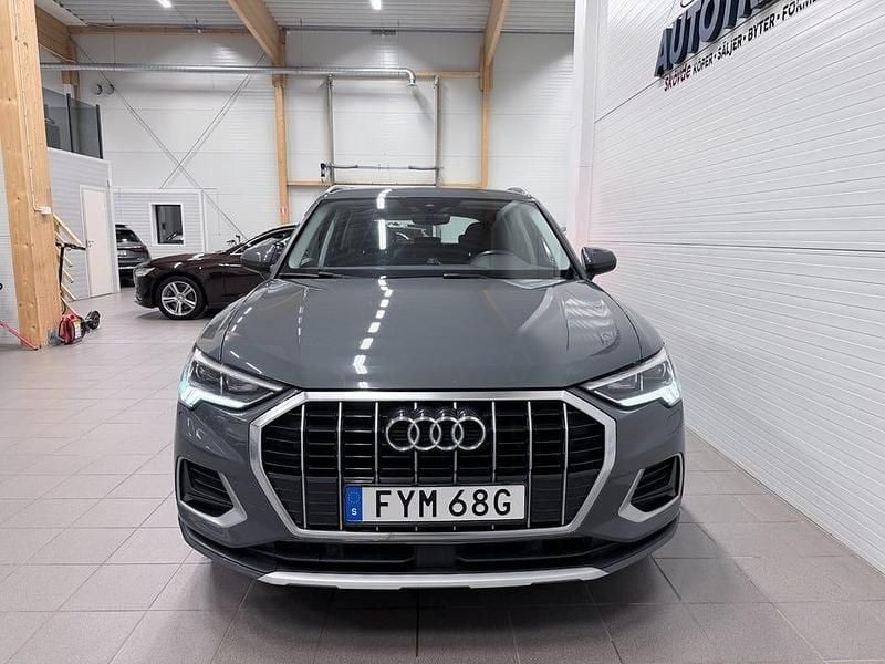 Begagnad Audi Q3 Advanced 150 HK (110 kW) 2019 Grå SUV