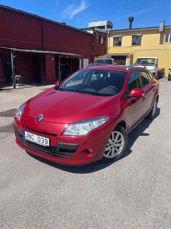 Röd Begagnad 2011 Renault Mégane GrandTour Kombi | 50 000 kr (Marknadspris) - Bild 1/4