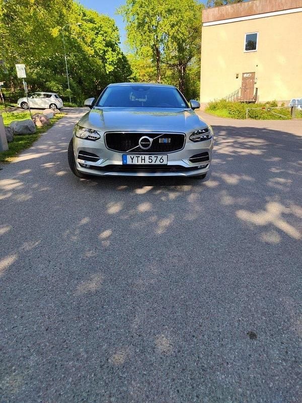 Silver Begagnad 2018 Volvo S90 Sedan | 230 000 kr (Marknadspris) - Bild 1/4