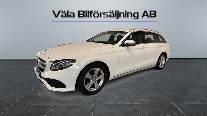 Vit Begagnad 2016 Mercedes E200 Avantgarde Kombi | 189 900 kr (Marknadspris) - Bild 1/4