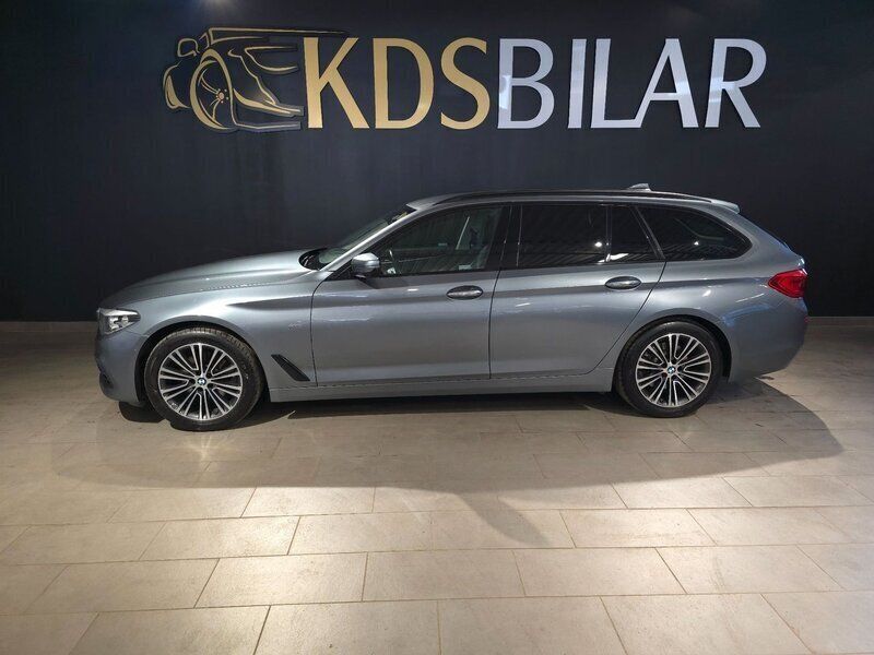 Blå Begagnad 2017 BMW 520 Sport Line Kombi | 235 000 kr (Lite dyr) - Bild 1/4