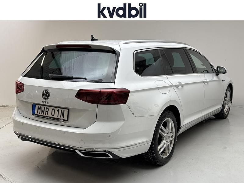 Begagnad VW Passat GTE 218 HK (160 kW) 2023 Vit Kombi