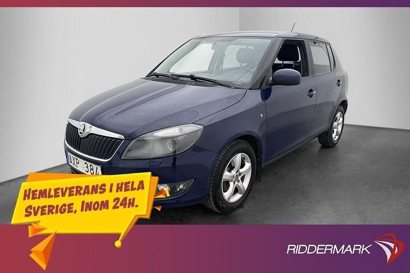 Blå Begagnad 2013 Skoda Fabia Ambiente Halvkombi | 109 800 kr (Marknadspris) - Bild 1/3