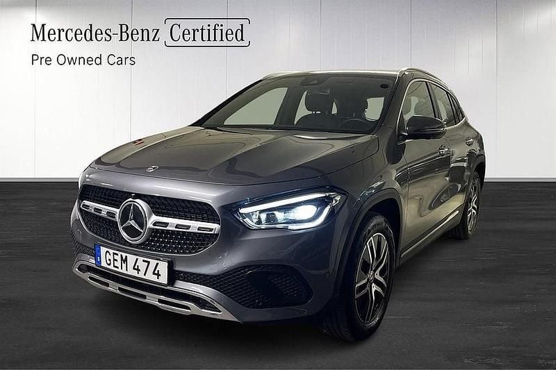 Grå Begagnad 2022 Mercedes GLA250 Premium SUV | 399 700 kr (Bra pris) - Bild 1/4
