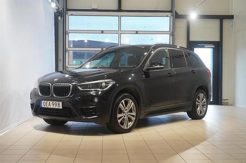 Svart (svart ii) Begagnad 2016 BMW X1 Performance SUV | 158 800 kr (Marknadspris) - Bild 1/4