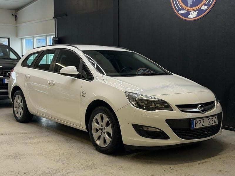 Begagnad Opel Astra Active 116 HK (85 kW) 2014 Vit Kombi