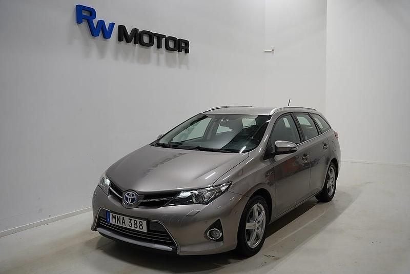 Begagnad Toyota Auris Touring Sports Executive 136 HK (100 kW) 2014 Brun Kombi