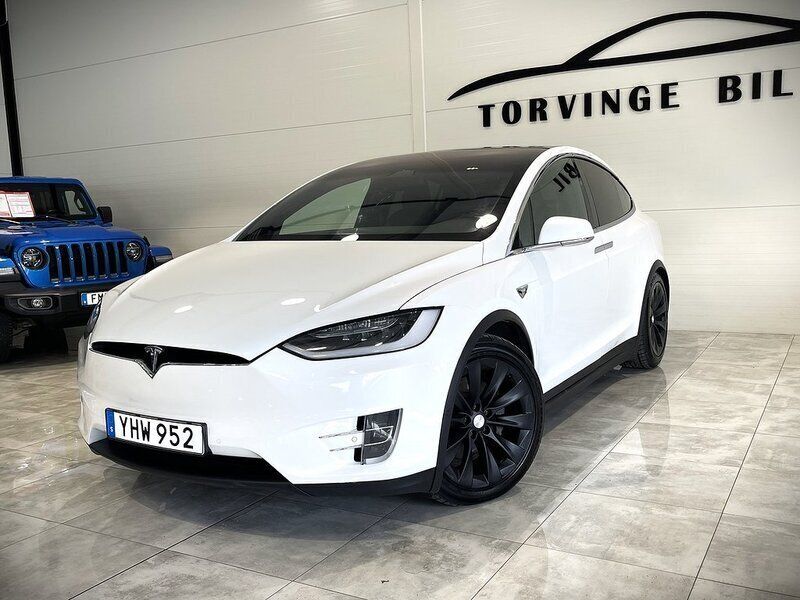 Vit Begagnad 2017 Tesla Model X SUV | 429 000 kr (Dyr) - Bild 1/4