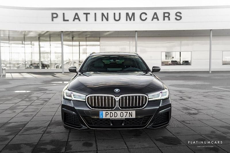 Begagnad BMW 530e M Sport 292 HK (214 kW) 2023 Grå Kombi