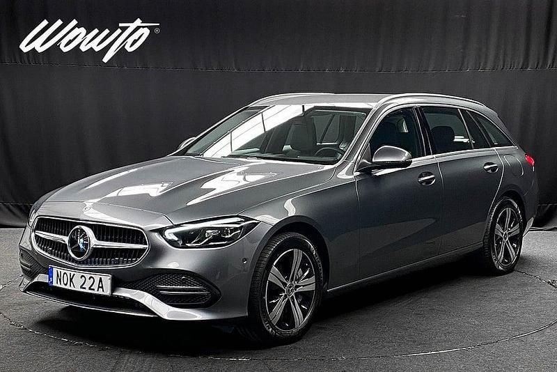 Grå Begagnad 2022 Mercedes C300e Avantgarde Kombi | 419 800 kr (Marknadspris) - Bild 1/3