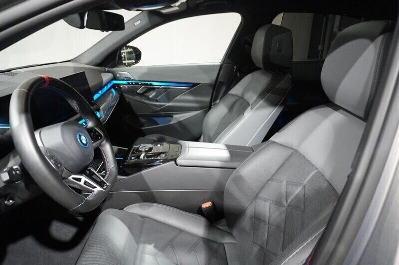 Begagnad BMW i5 M Sport 442 kW (601 HK) 2023 Grå/silver Sedan