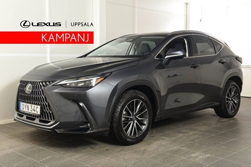 Grå Begagnad 2023 Lexus NX450h+ Business Edition SUV | 569 900 kr (Marknadspris) - Bild 1/4