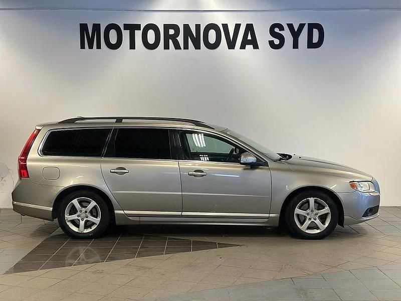 Begagnad Volvo V70 Momentum 116 HK (85 kW) 2012 Ljusbrun Kombi