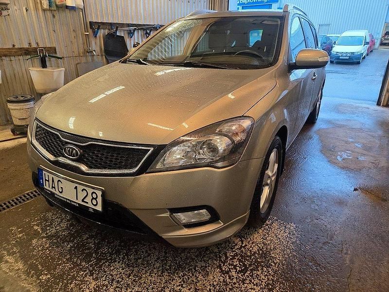 Silver Begagnad 2012 Kia Ceed Kombi | 59 900 kr (Superpris) - Bild 1/4