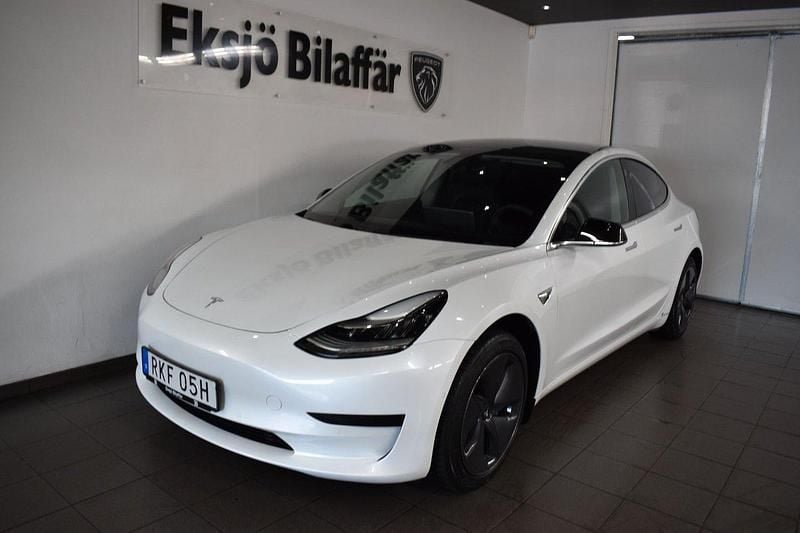 Vit Begagnad 2020 Tesla Model 3 Standard Range Plus Sedan | 247 500 kr (Marknadspris) - Bild 1/4