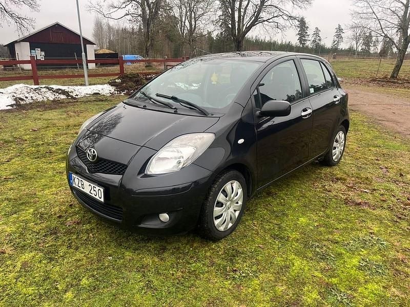 Begagnad 2010 Toyota Yaris Halvkombi | 48 000 kr (Marknadspris) - Bild 1/4