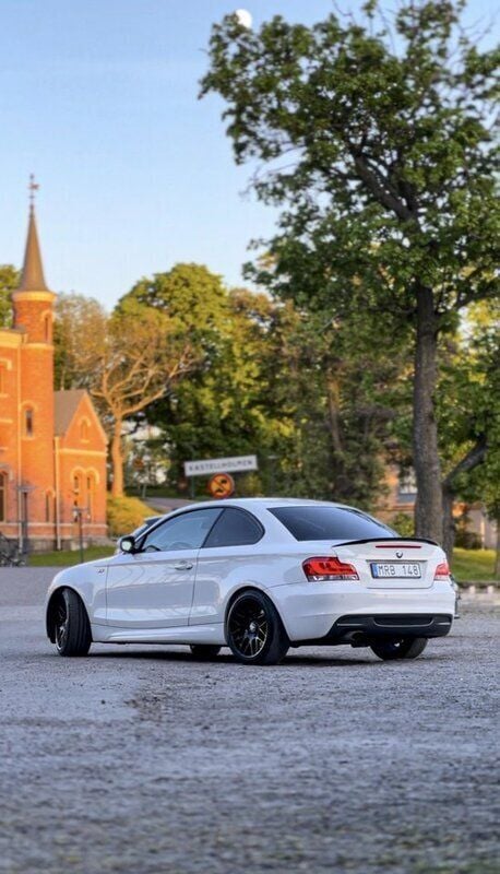 Vit Begagnad 2011 BMW 118 Coupé M Sport Sportkupé | 125 000 kr - Bild 1/4