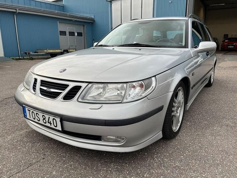 Begagnad Saab 9-5 Aero 250 HK (183 kW) 2003 Ljusgrå (silver metallic) Kombi