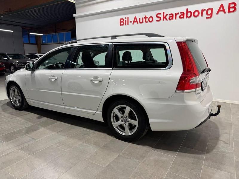 Begagnad Volvo V70 Momentum 116 HK (85 kW) 2014 Vit Kombi