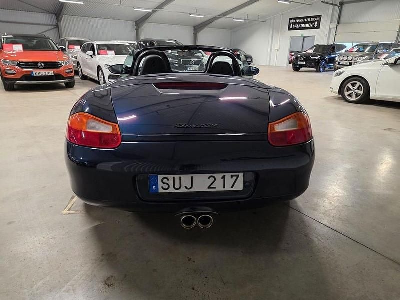 Begagnad Porsche Boxster 204 HK (150 kW) 1998 Mörkblå Cab