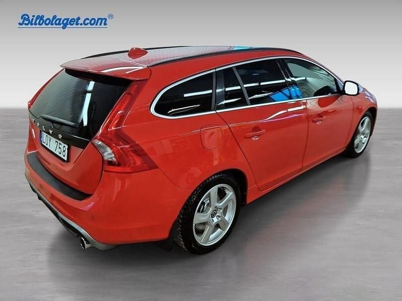 Begagnad Volvo V60 R-Design 207 HK (152 kW) 2011 Röd Kombi