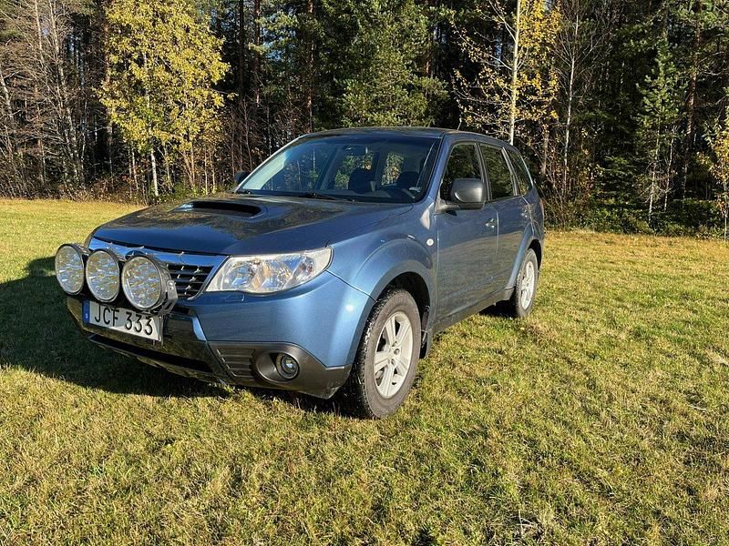 Blå Begagnad 2009 Subaru Forester SUV | 59 000 kr (Lite dyr) - Bild 1/4