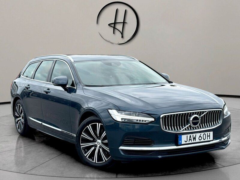 Mörkblå (blå) Begagnad 2021 Volvo V90 Momentum Kombi | 315 000 kr (Dyr) - Bild 1/4