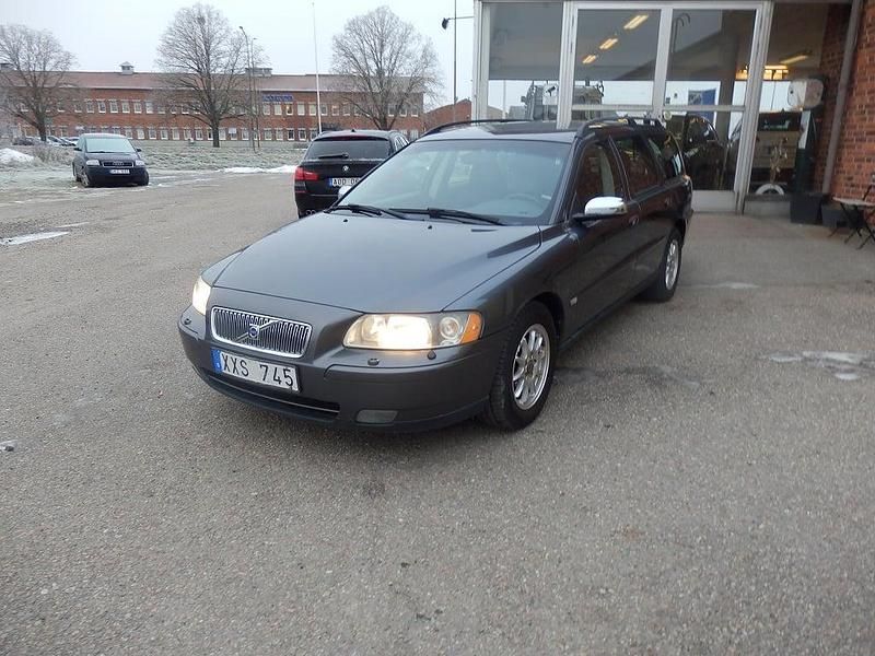 Grå Begagnad 2006 Volvo V70 Dynamic Kombi | 49 000 kr (Lite dyr) - Bild 1/4