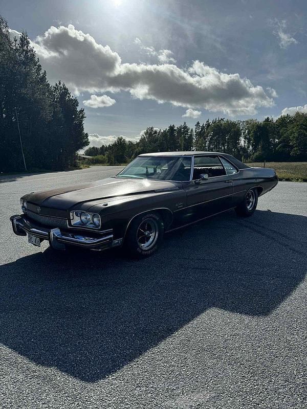 Mörkbrun Begagnad 1973 Buick Le Sabre Sportkupé | 99 000 kr - Bild 1/4