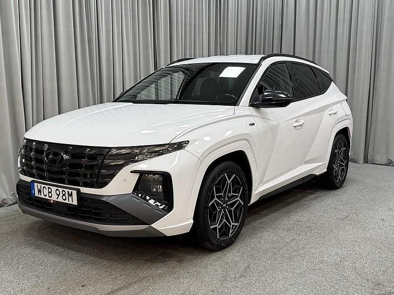 Quartz white pearl Begagnad 2022 Hyundai Tucson Advanced SUV | 289 900 kr (Lite dyr) - Bild 1/4