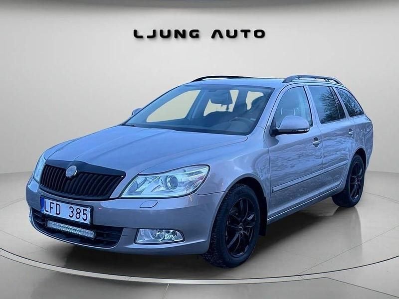 Brun Begagnad 2011 Skoda Octavia Elegance Kombi | 54 900 kr (Marknadspris) - Bild 1/4