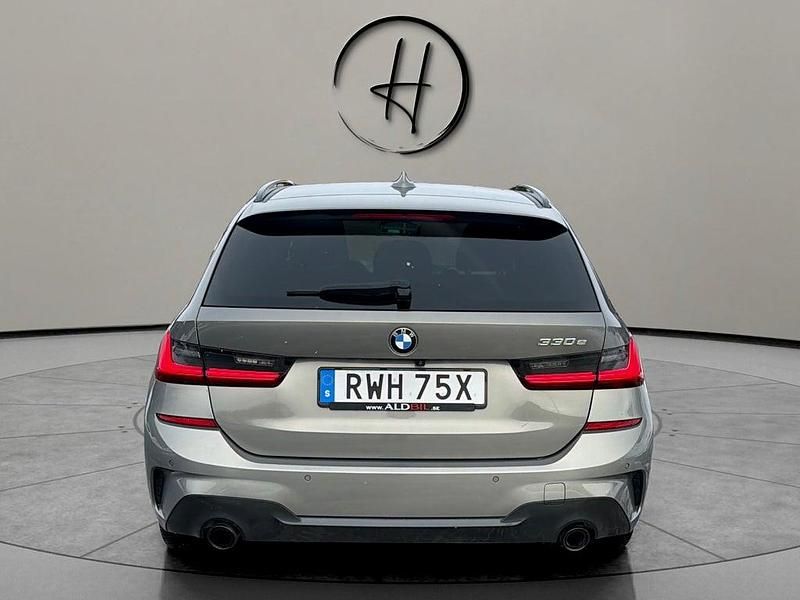 Begagnad BMW 330e M Sport 184 HK (135 kW) 2021 Grå Kombi