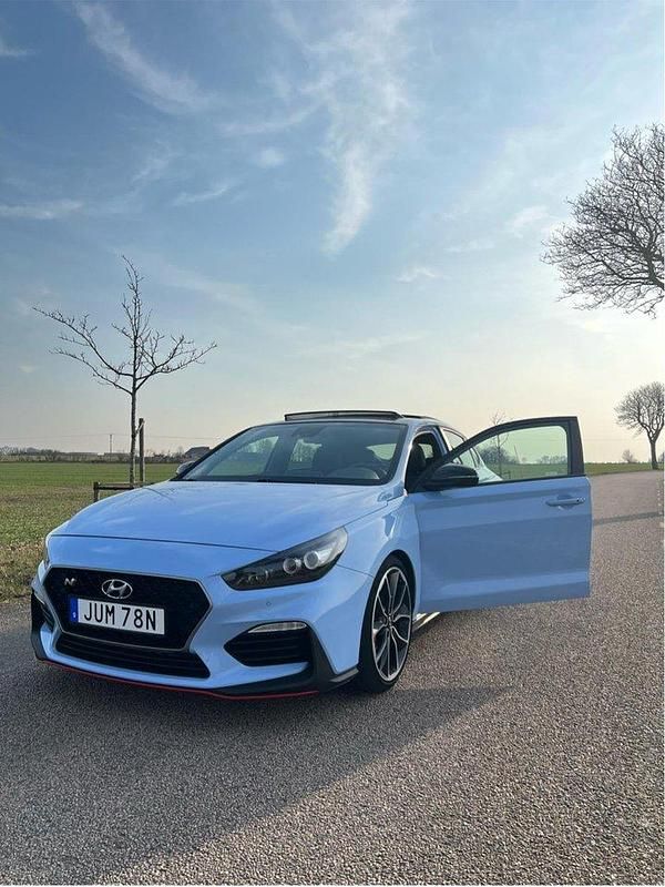 Blå Begagnad 2020 Hyundai i30 N Performance Sedan | 280 000 kr - Bild 1/3