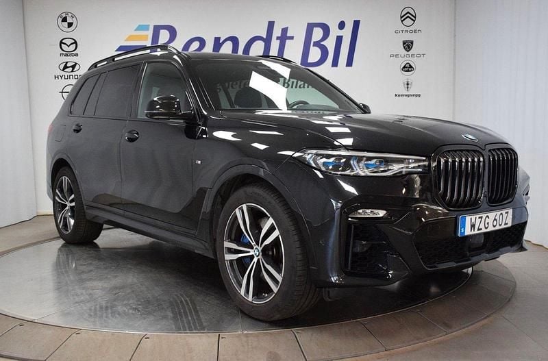 Svart Begagnad 2022 BMW X7 M Sport SUV | 899 500 kr (Marknadspris) - Bild 1/3
