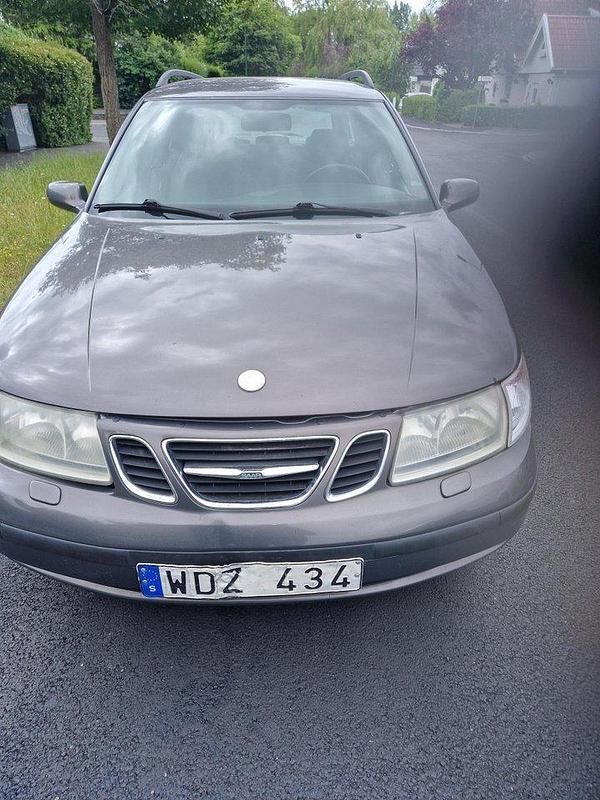 Brun Begagnad 2005 Saab 9-5 Linear Kombi | 7 000 kr (Bra pris) - Bild 1/2