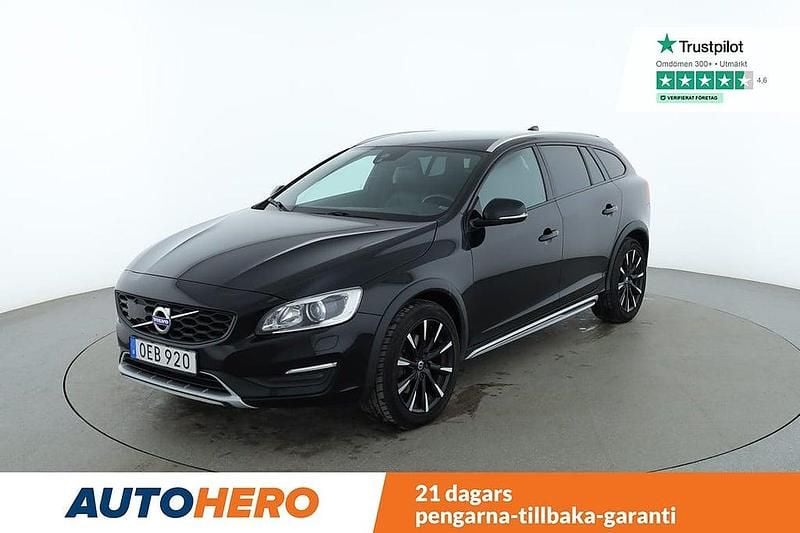 Svart Begagnad 2016 Volvo V60 CC Summum Kombi | 180 000 kr (Marknadspris) - Bild 1/4