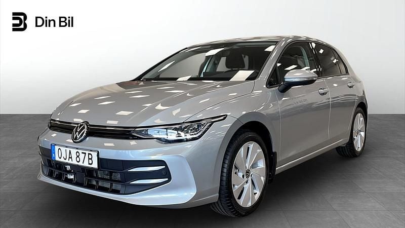 Begagnad VW Golf VIII Edition 150 HK (110 kW) 2024 Silver Halvkombi