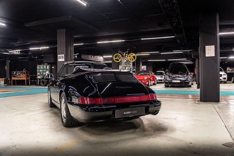 Begagnad Porsche 911 Carrera 250 HK (183 kW) 1991 Svart Cab