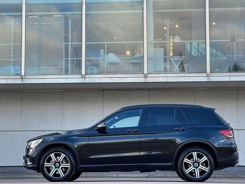 Begagnad Mercedes GLC300 Premium 320 HK (235 kW) 2021 Svart SUV