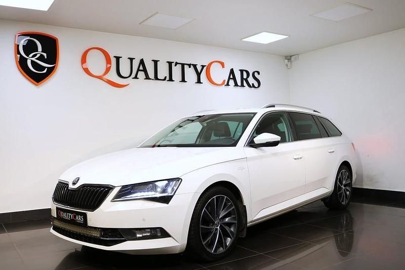 Vit Begagnad 2018 Skoda Superb Business Line Kombi | 159 000 kr (Bra pris) - Bild 1/4