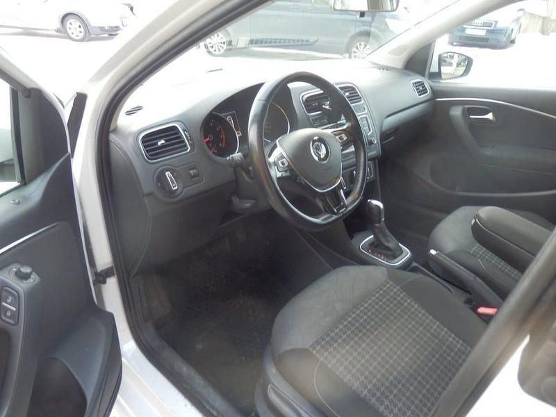 Begagnad VW Polo 90 HK (66 kW) 2016 Vit Halvkombi